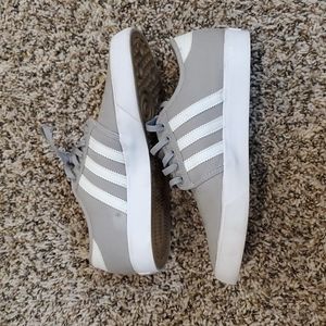 Sz6 women's gray adidas